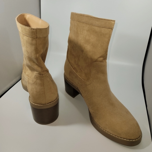 NWOT-❤️- LOFT- LIGHT TAN PULL ON BLOCK HEAL BOOTS-SIZE 9 - Picture 2 of 9